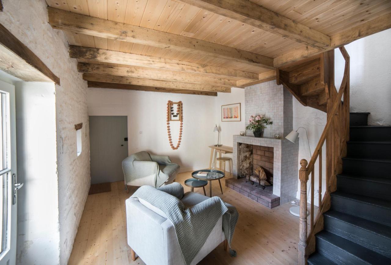 Gite Du Presbytere Port D'Envaux, Ravissante Maison De Charme Exterior foto