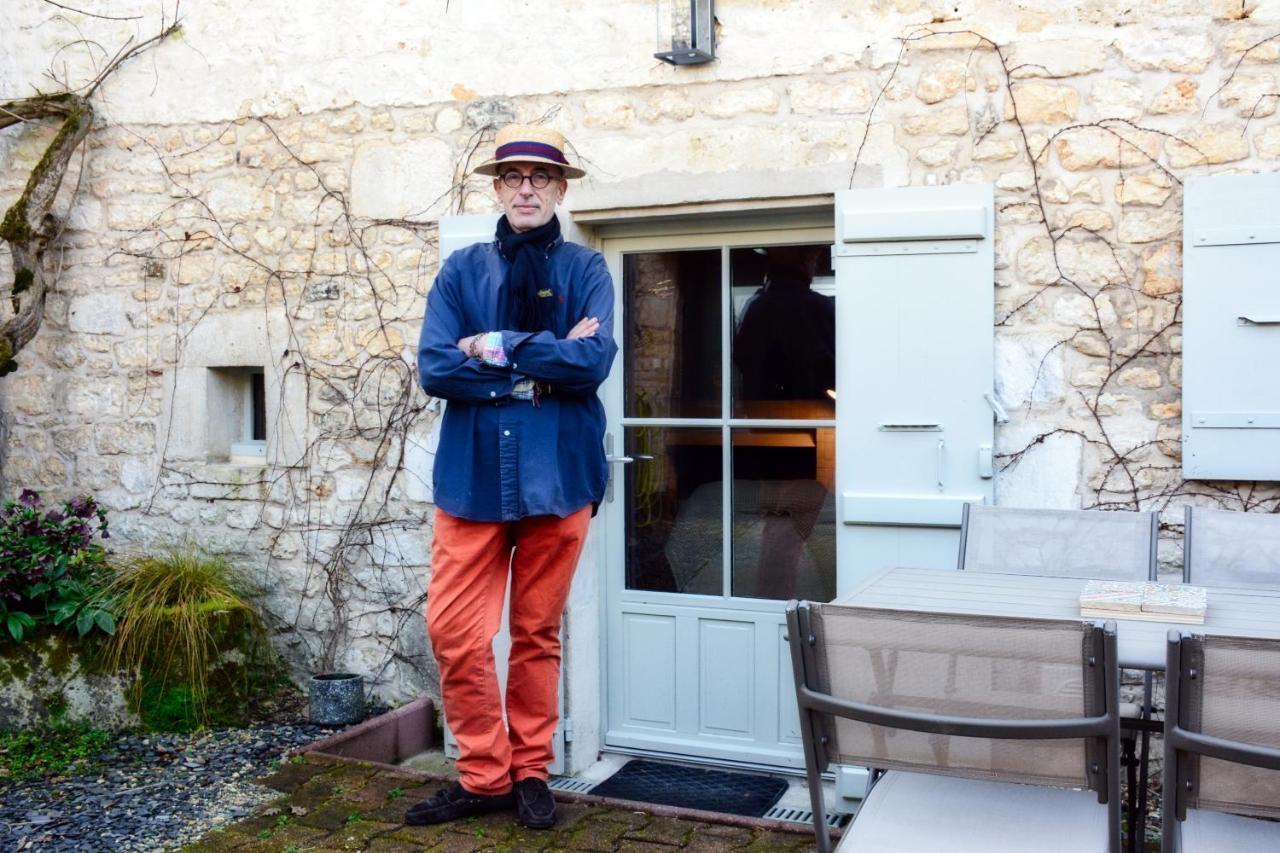 Gite Du Presbytere Port D'Envaux, Ravissante Maison De Charme Exterior foto